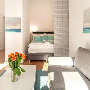 Appartement Luxurious And Bright, 5 Min To City Center, Wenen
