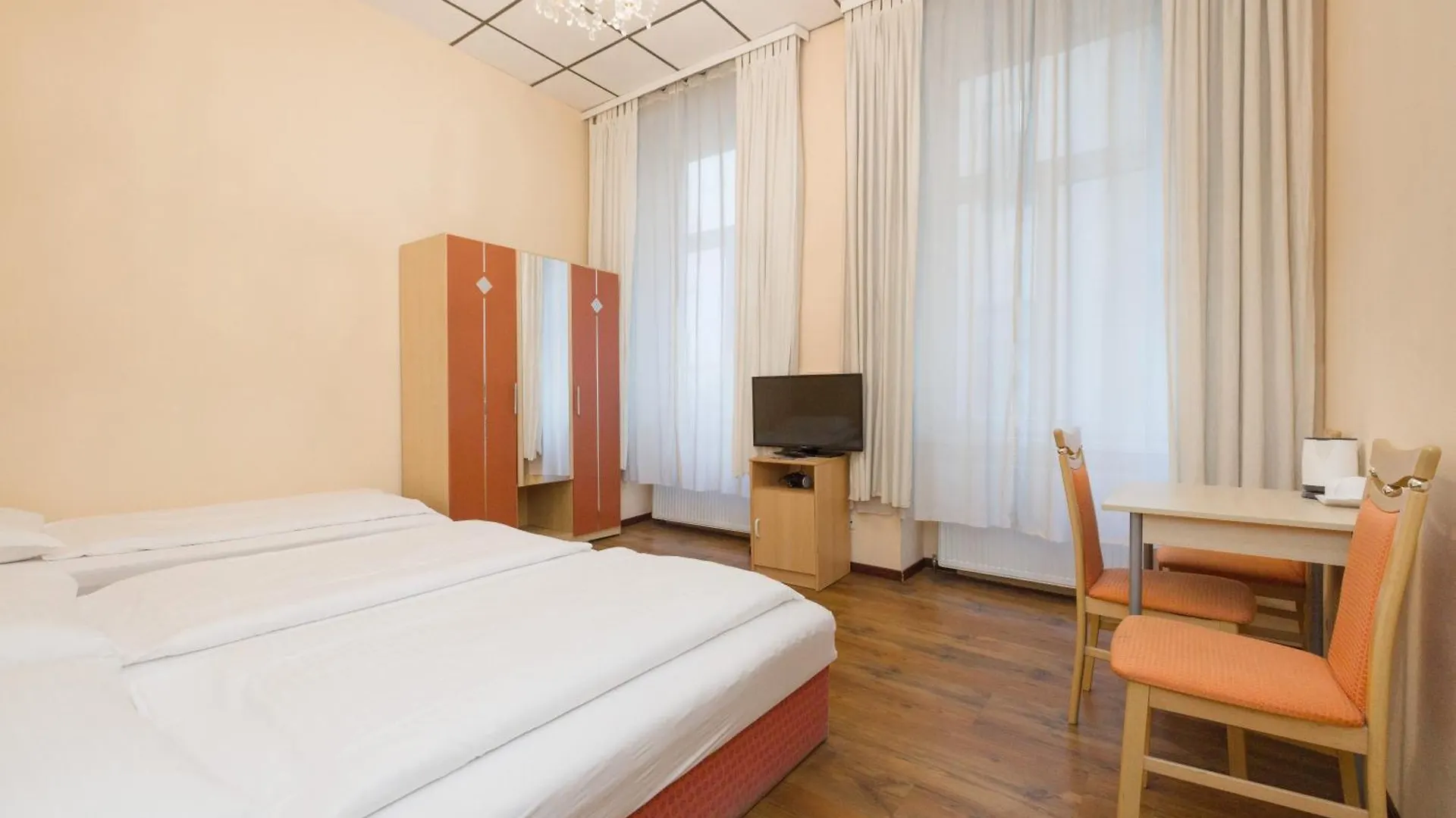 Pension Votiv Vienna Guest house