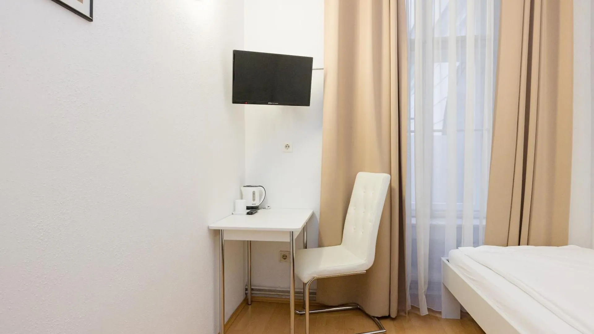Pension Votiv Vienna Guest house