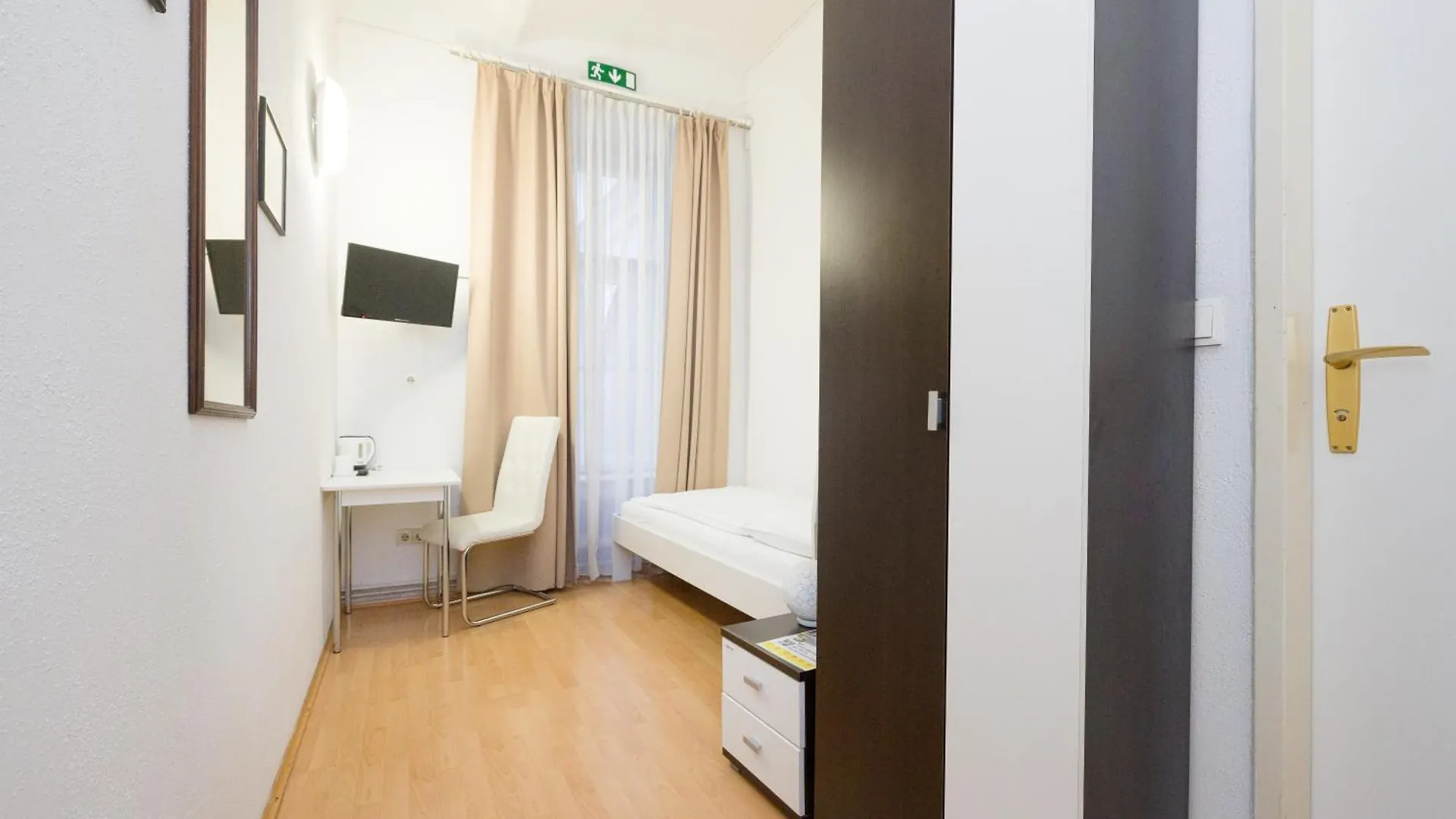 Pension Votiv Viena 0*,