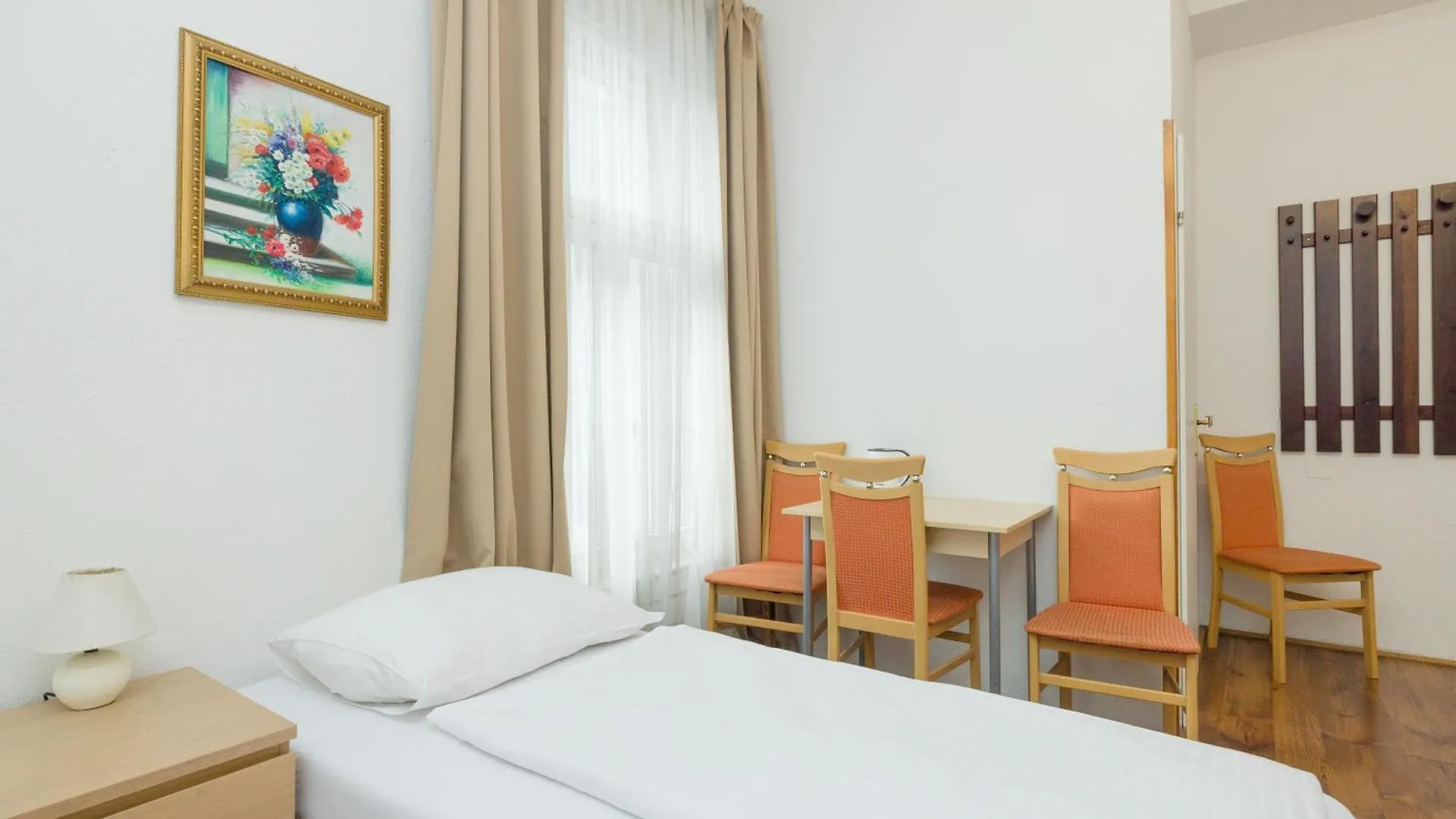 Pension Votiv Viena Austria